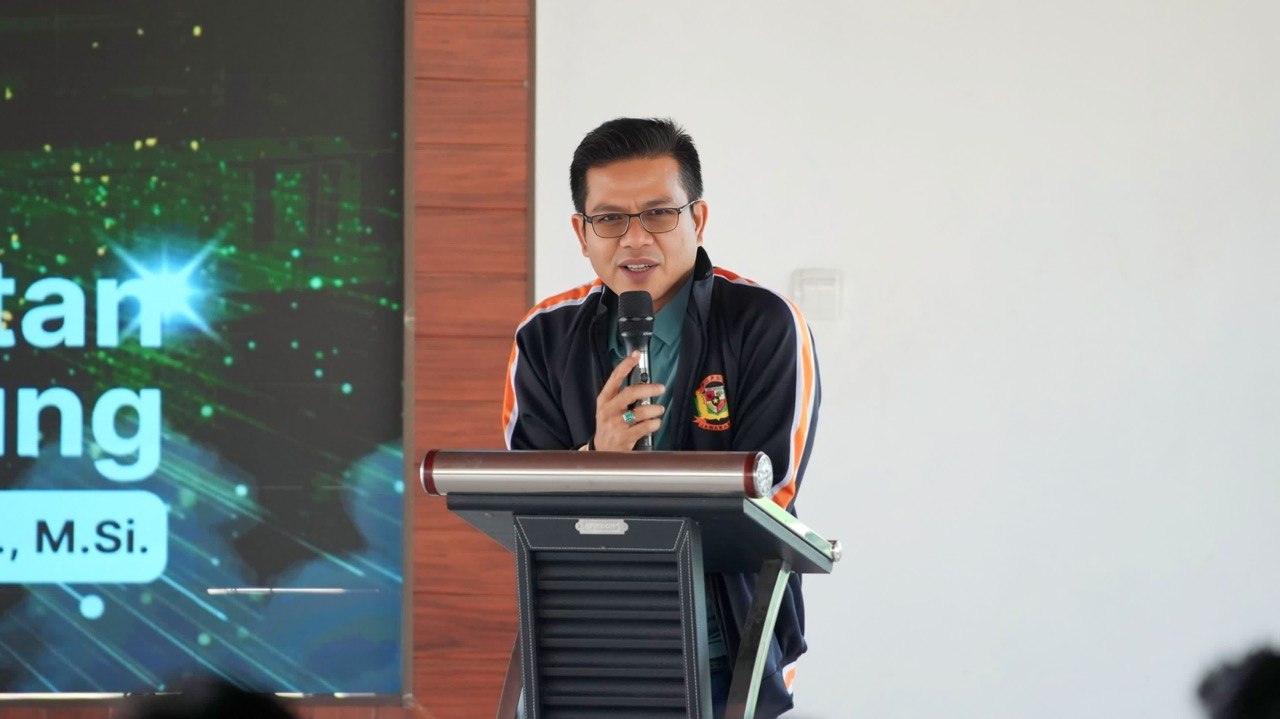 Bupati KDS Serahkan Kartu BPJS Ketenagakerjaan untuk 94 OKP dan PK KNPI Se-Kabupaten Bandung