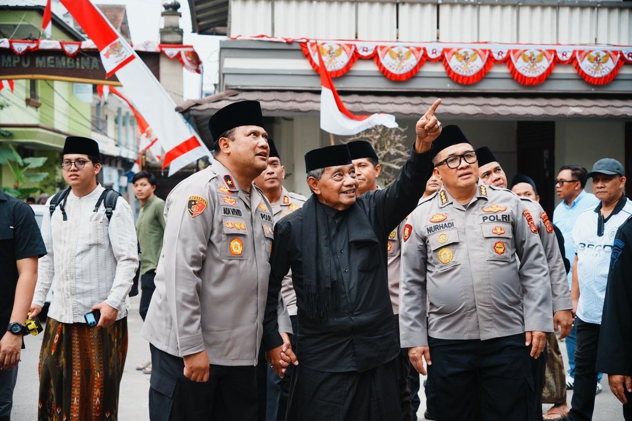 Jalin Komunikasi dan Kolaborasi Harmonis dengan Tokoh Agama, Wakapolda Jabar Silaturahmi ke Ponpes Cipasung