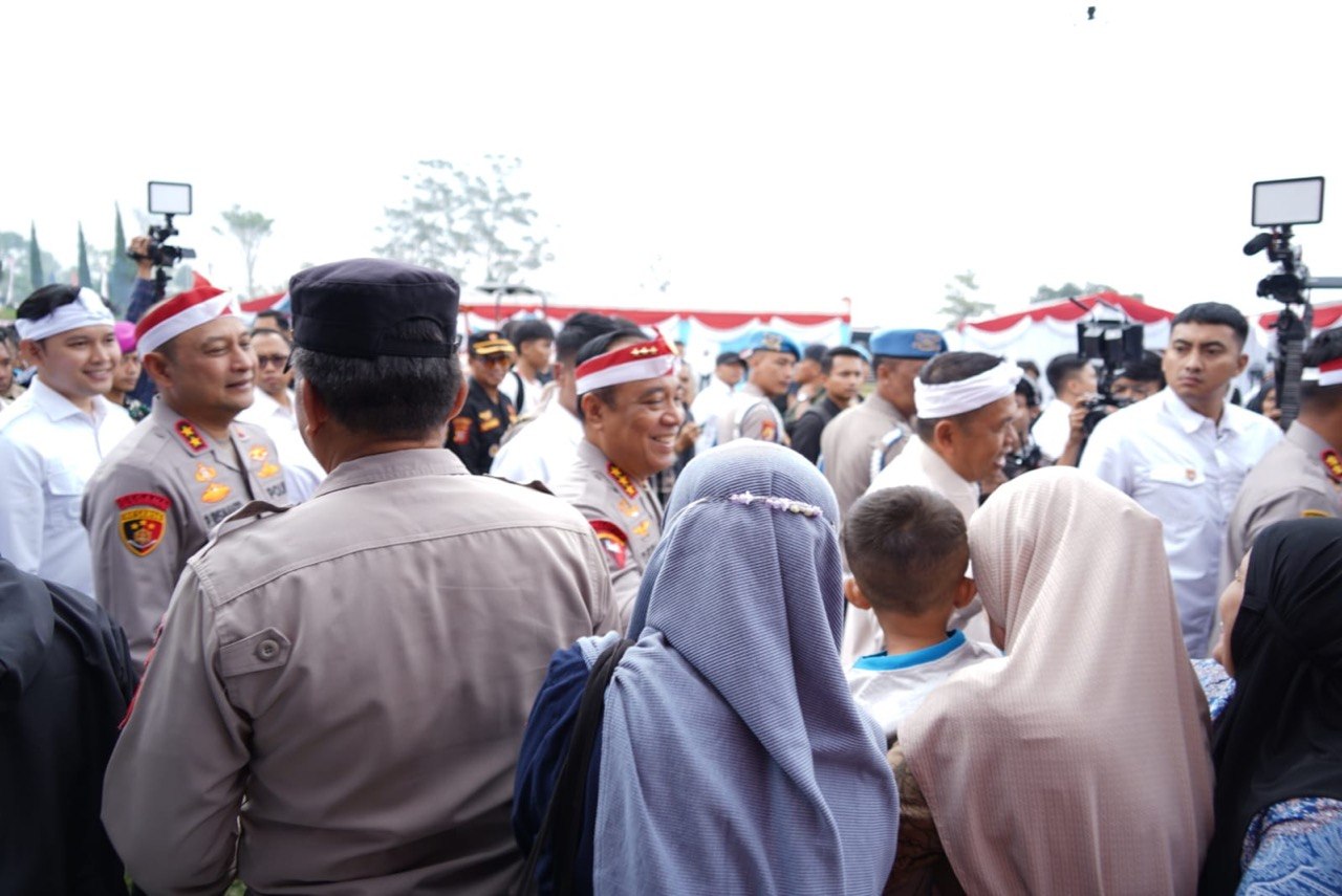 Wakapolri Berikan bansos 1.000 paket untuk 2 Gapoktan Bawang putih di Cianjur