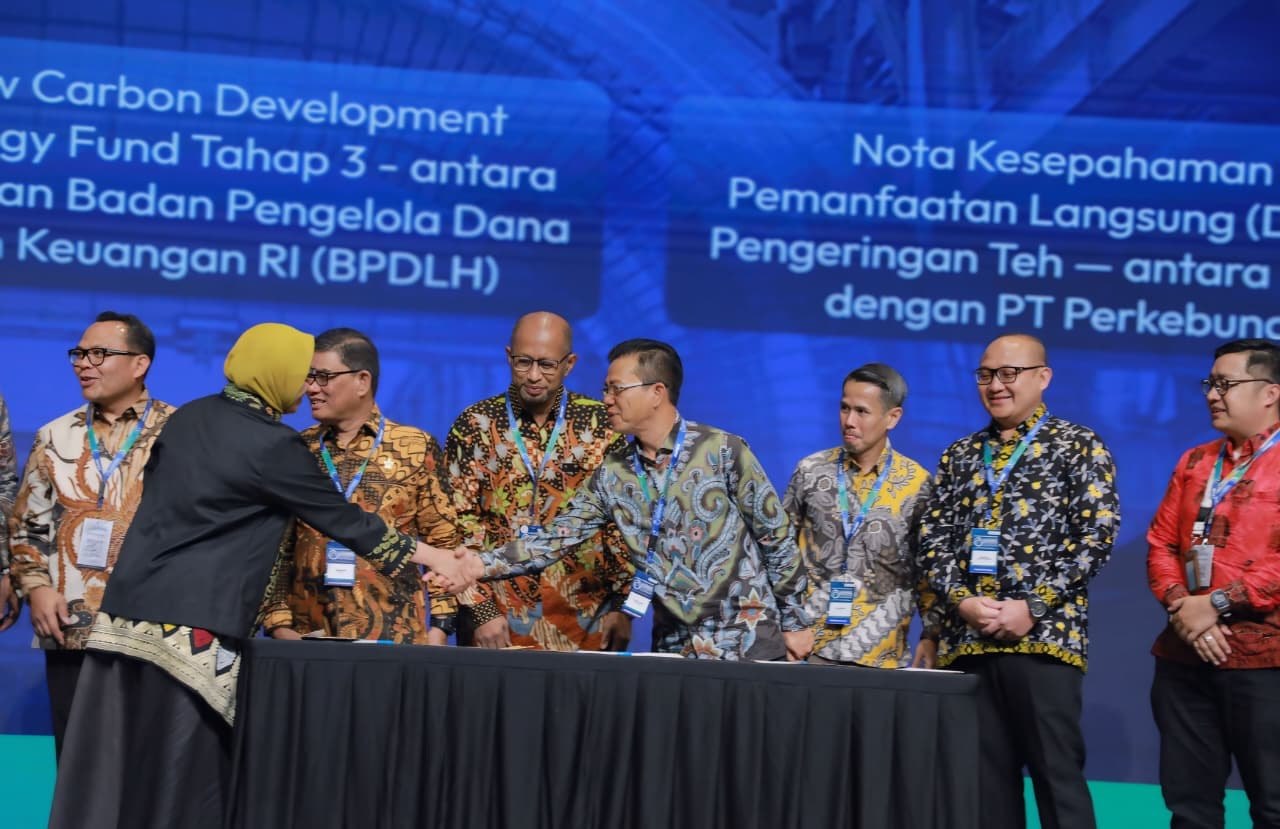 Jadi Pelopor Tata Kelola Pemerintah Daerah Dalam Mendukung Panas Bumi, KDS Terima Penghargaan Kementerian ESDM
