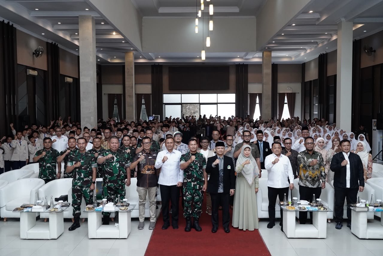 Pangdam III/Siliwangi Berikan Motivasi kepada Santri Baru Al Mashduqi Garut