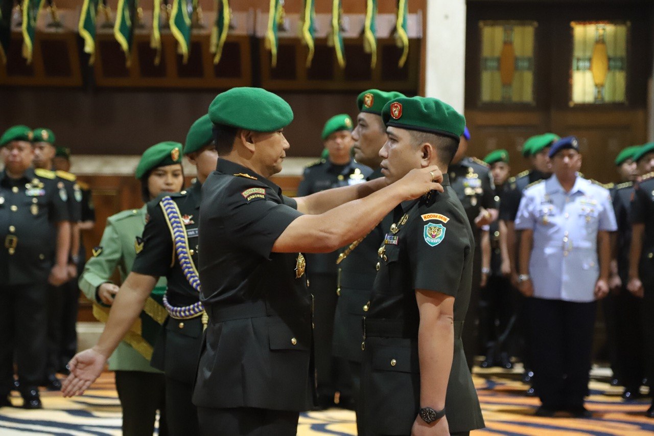 Tradisi dan Sertijab Dandim 0618/Kota Bandung, Pangdam III/Siliwangi Tekankan Penguatan Sinergitas dan Pembinaan Teritorial