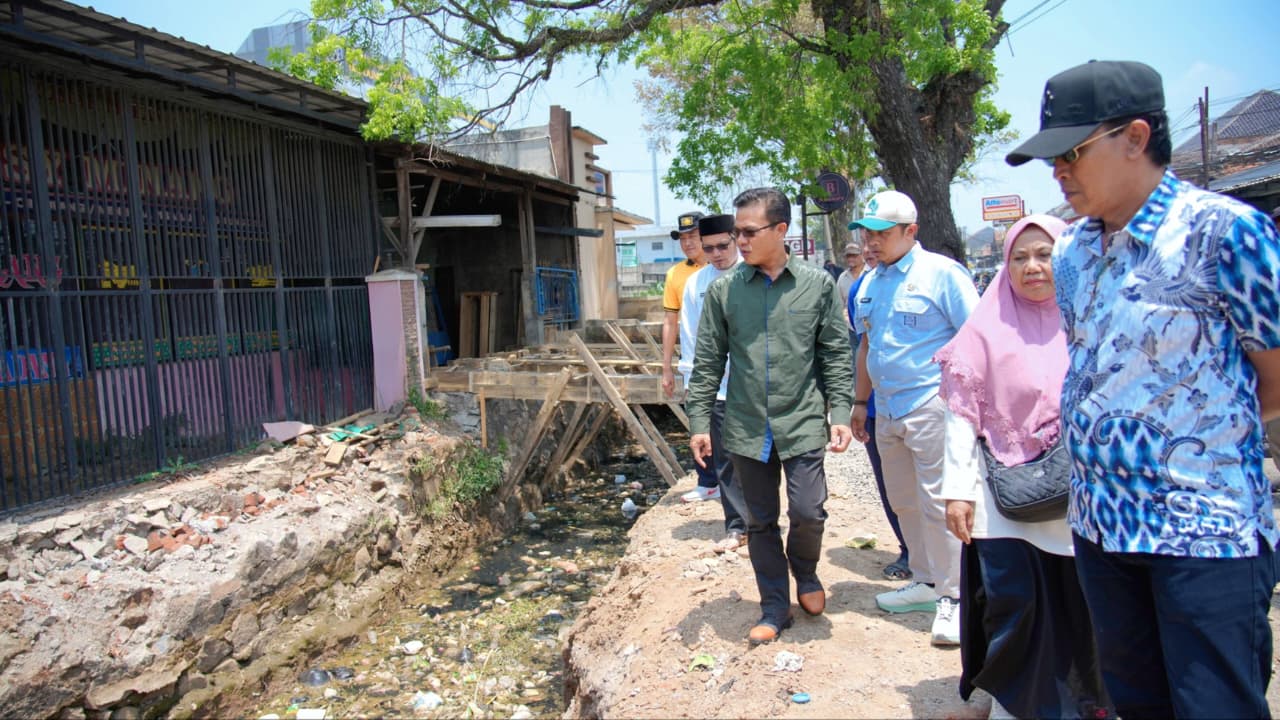 Monitoring Program Pentahelix Ciparay, Bupati KDS Dorong Percepatan Normalisasi Irigasi Cigugur
