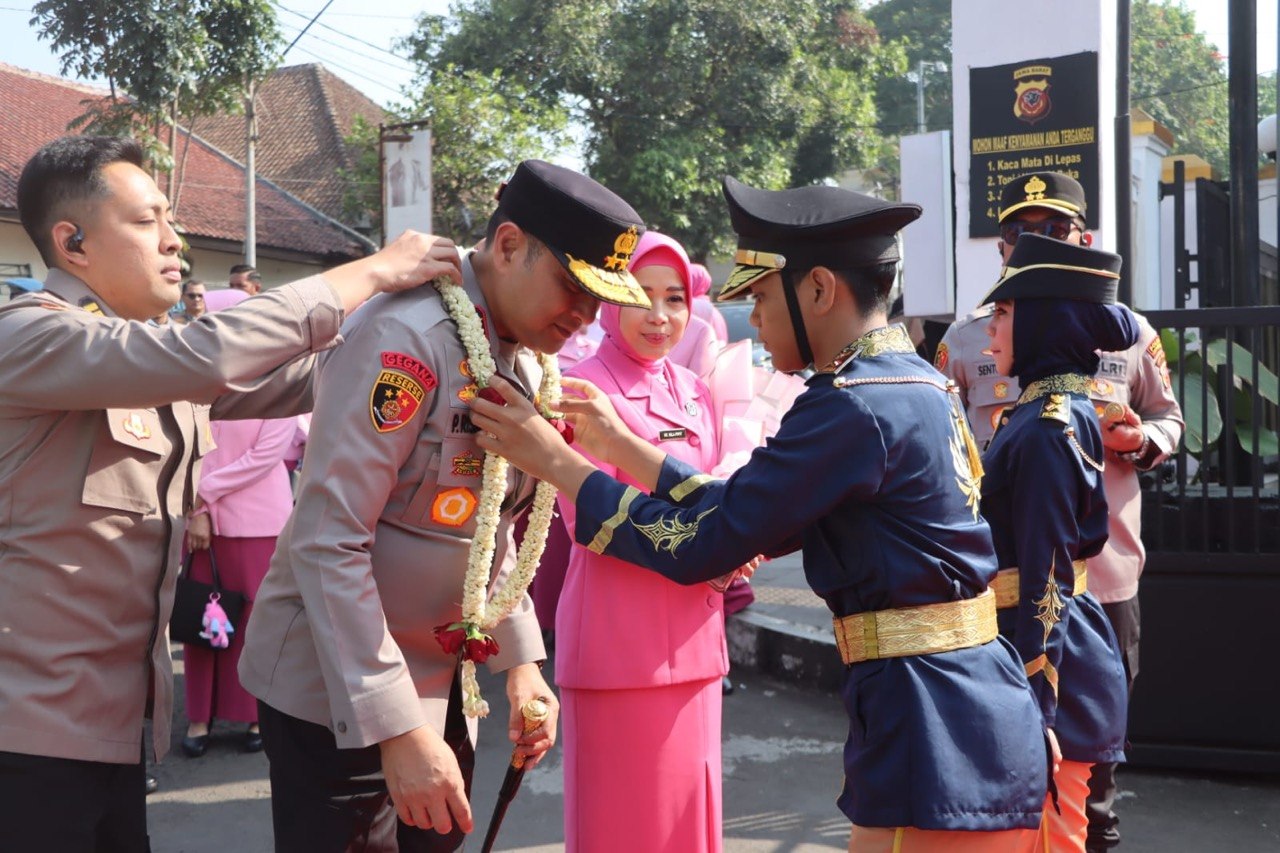 Kunker ke Polres Sukabumi Kota, Kapolda Jabar Disambut Pocil dan Jarmat