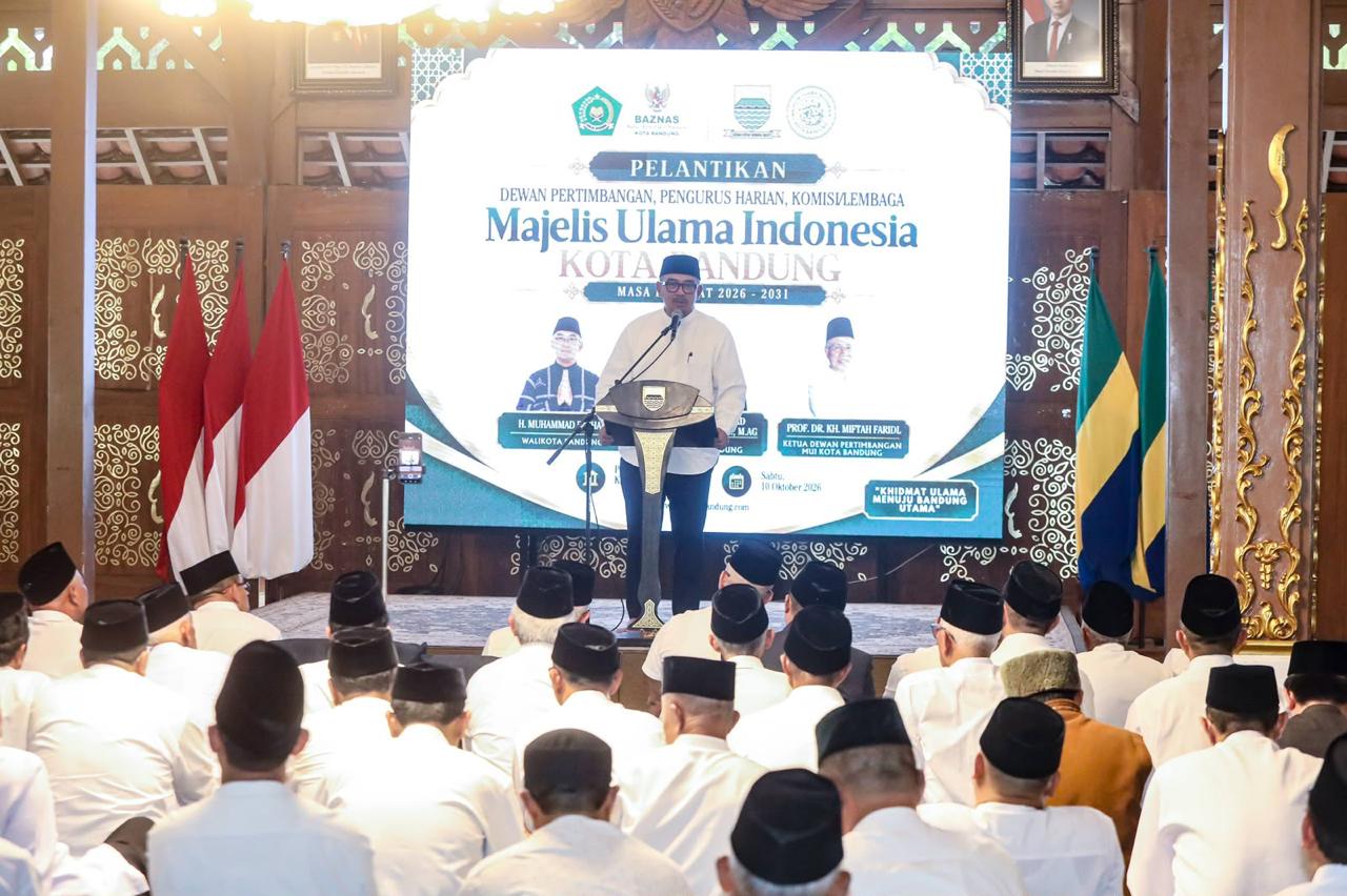 Lantik Pengurus MUI Kota Bandung, Farhan Titip Lima Persoalan Strategis