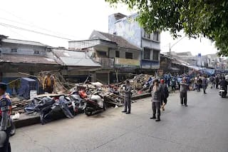 Camat Kiaracondong Apresiasi Pedagang Bongkar Mandiri 77 Bangunan