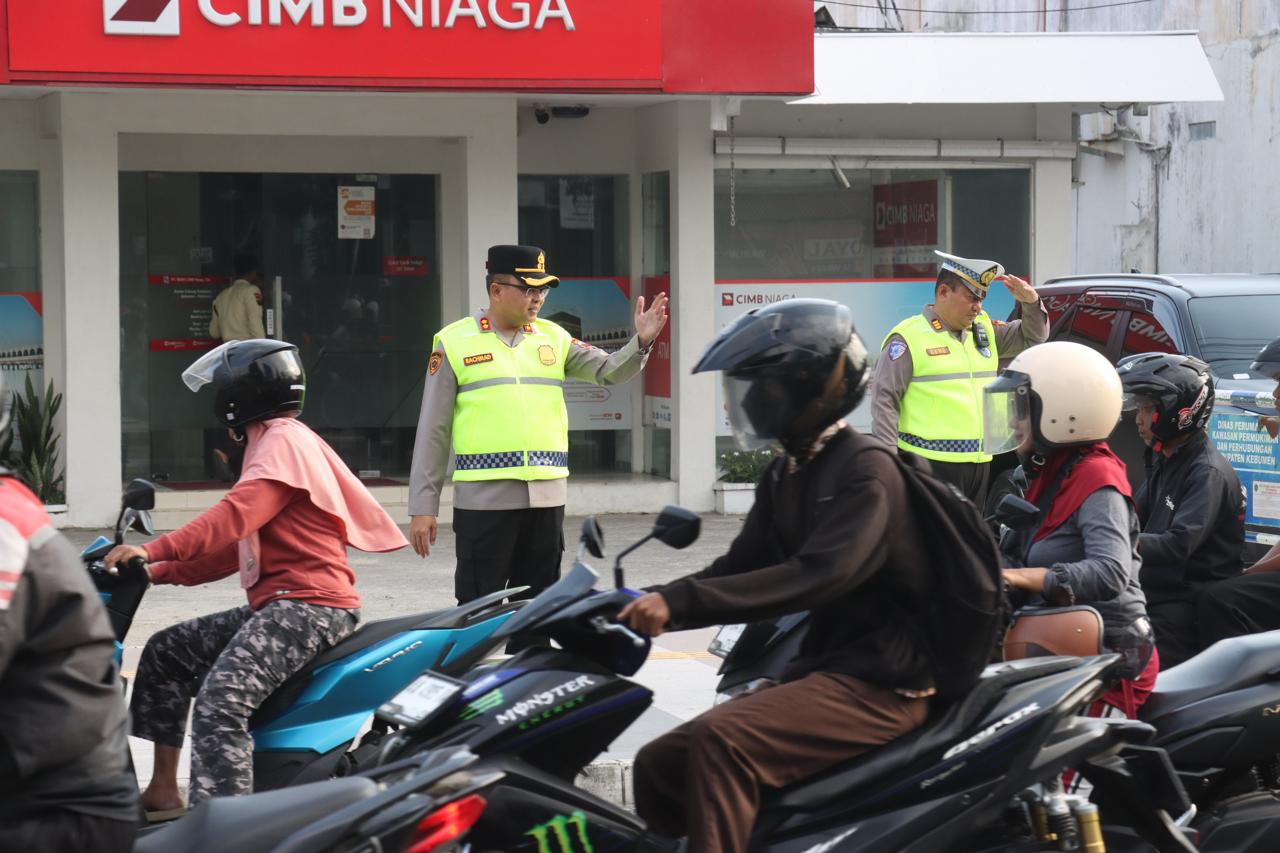 Kapolres Kebumen Turun ke Jalan, Apresiasi Budaya Tertib Berlalu Lintas Warga