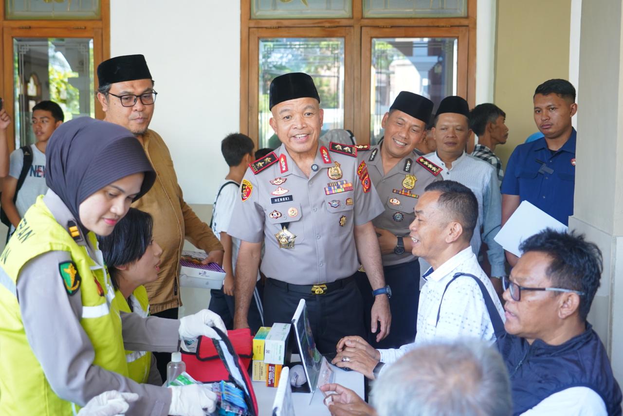 Kapolda Jabar Gelar Shalat Jumat Keliling di Masjid Besar Kaum Ujung Berung, Pererat Silaturahmi dengan Masyarakat
