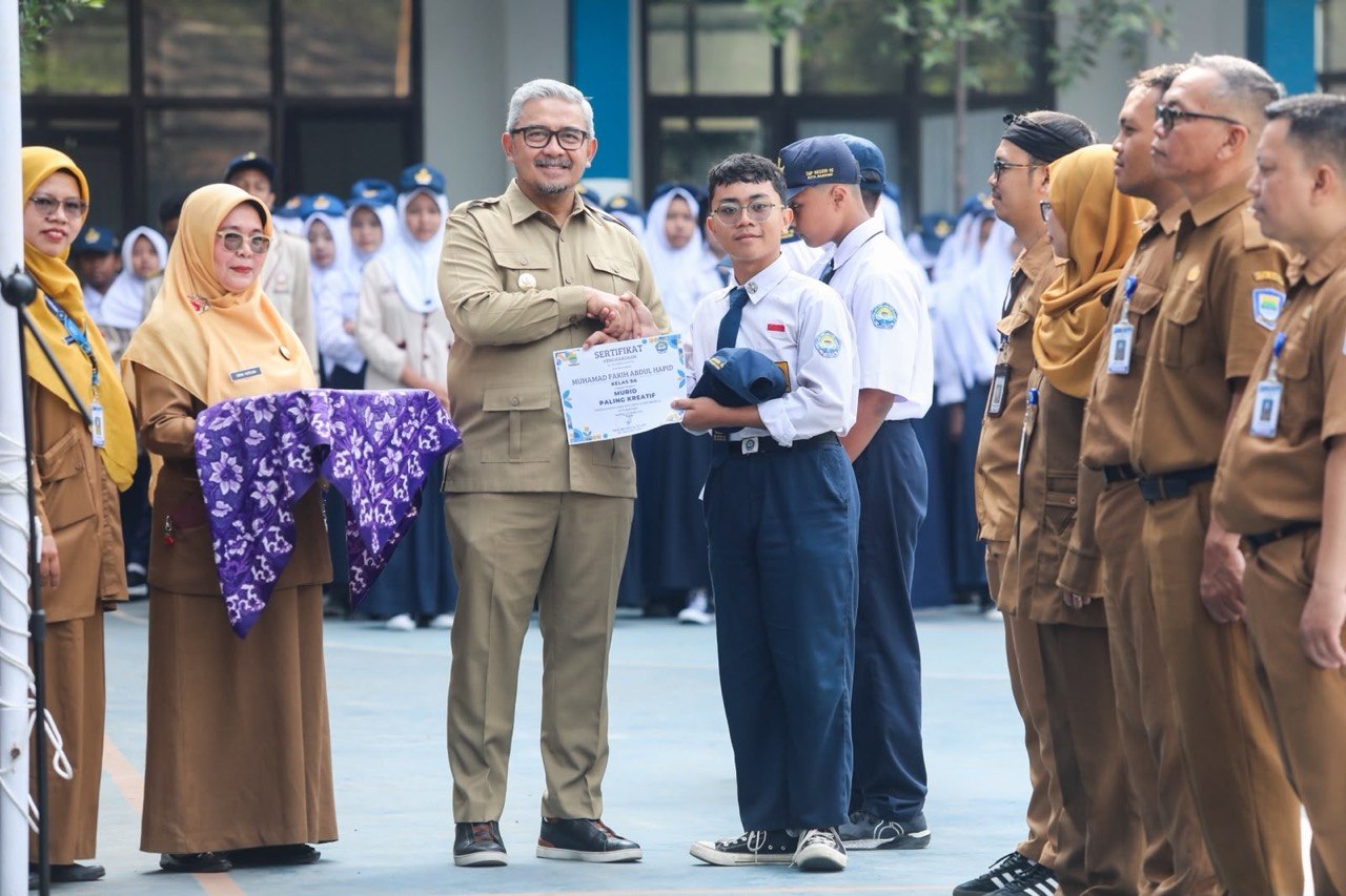 Satu Dekade SMPN 55, Farhan: Para Siswa Harus Jadi Generasi Tangguh dan Berkarakter