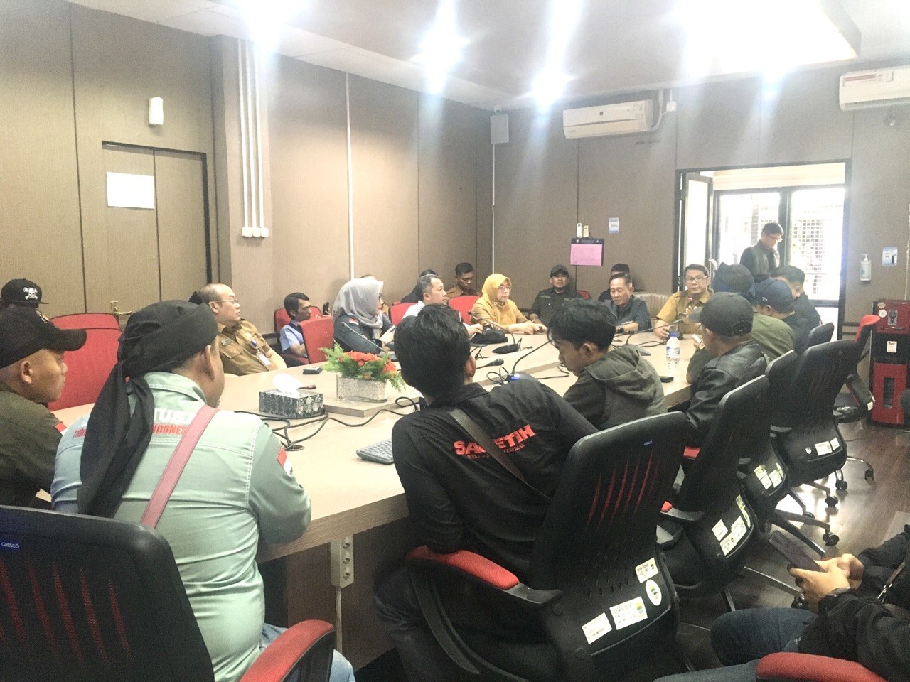 Aliansi Trigass Bersama Masyarakat Gelar Aksi Unjuk Rasa di Depan Kantor Ciptabintar Kota Bandung