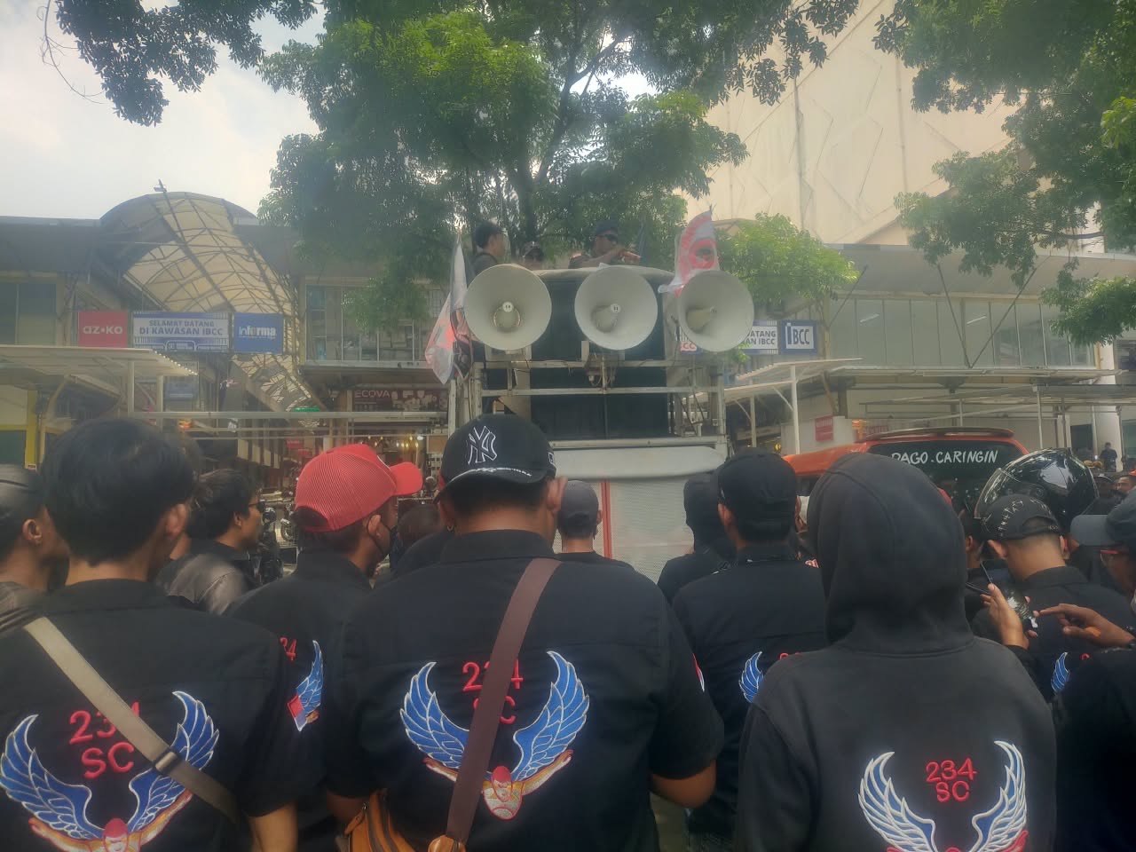 Aliansi Trigass 234 Bersama Masyarakat Gelar Aksi Unjuk Rasa di Depan Kantor Ciptabintar Kota Bandung