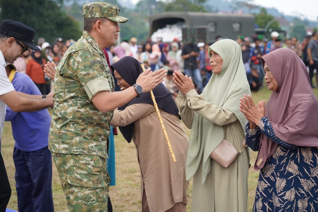 Pangdam III/Siliwangi Tinjau Percepatan Pembangunan KDMP dan Salurkan 3.000 Paket Sembako di Takokak