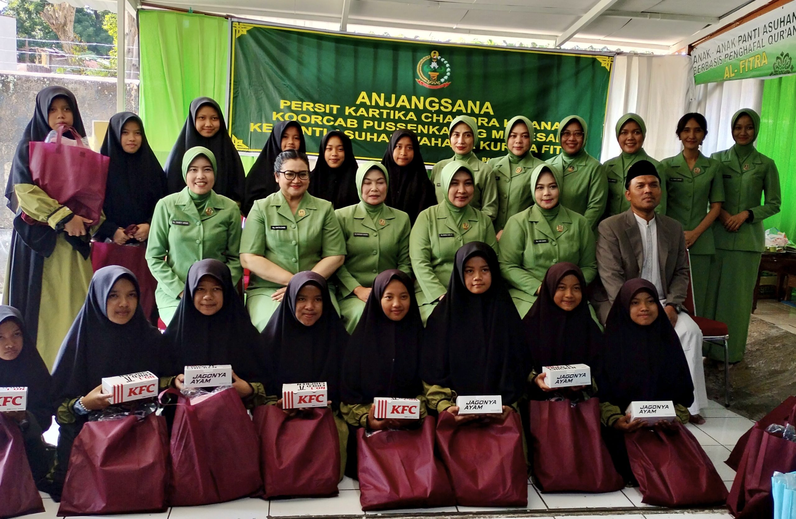 Kunjungi Panti Asuhan Al-Fitra, Persit Pussenkav PG Mabesad Berikan Bantuan Ranjang dan Al-Qur’an
